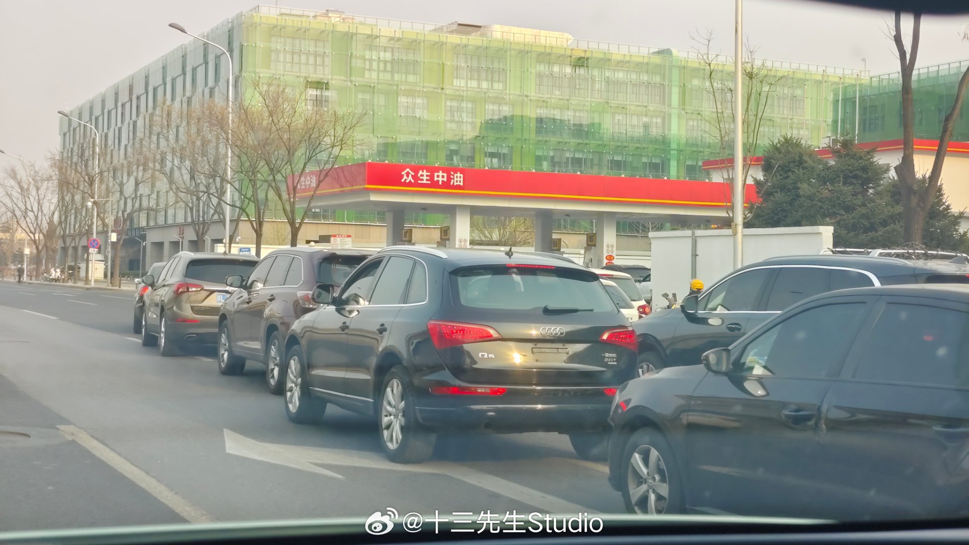 对国内成品油价格采取临时调控 不至于啊朋友们，不至于.....一箱油也就贵个50