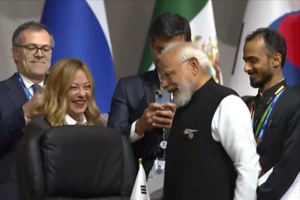 在G20峰会上！意大利总理和莫迪聊的非常投入开心！
11月22日，G20峰会在南