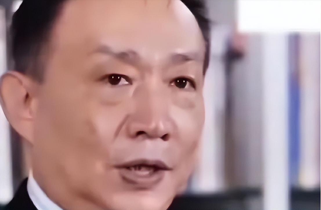 卢麟元发出提醒：美国已经等不及了，要来中国进行收割了！美国债务堆得像座山，利息一