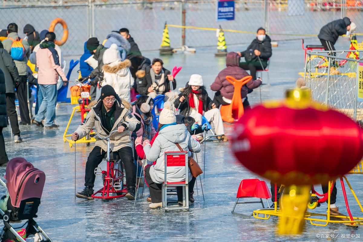 正月十五"跑百冰"

正月十五元宵节除了吃元宵南吃汤圆外，在北方还是一个"跑百冰