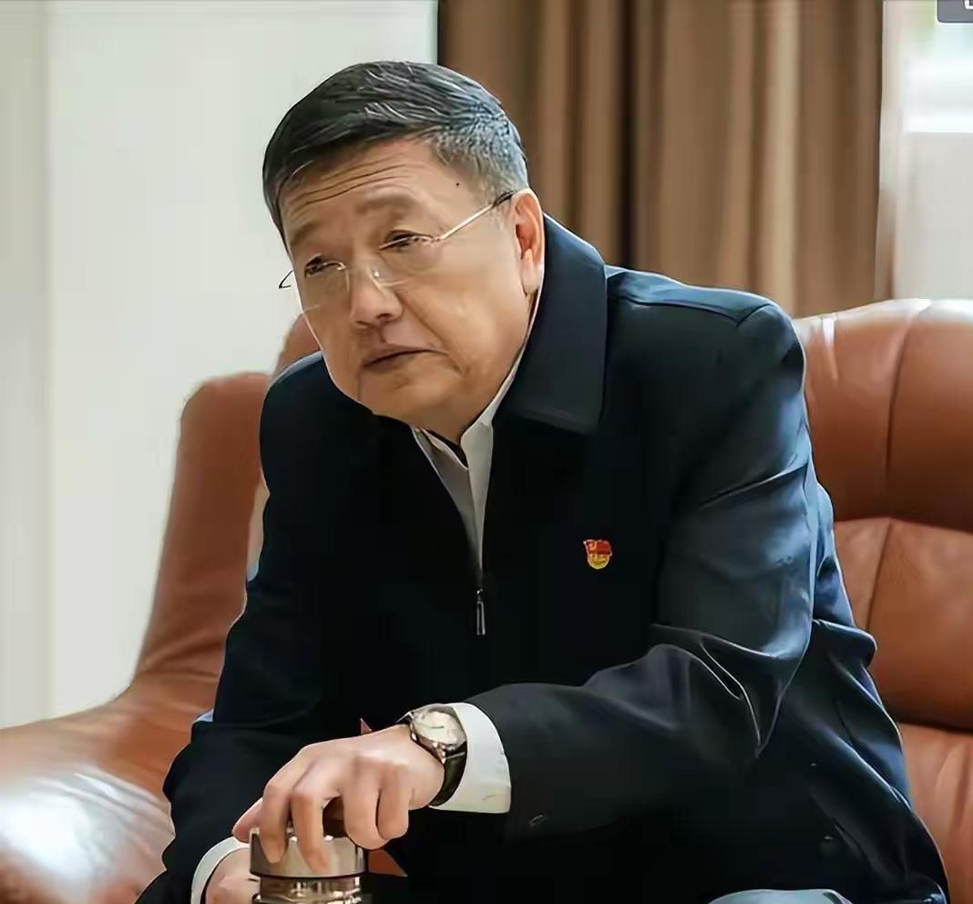 8月10日，秦焰离世的消息一出来，很多人的反应一模一样——
 
盯着"秦焰"三个