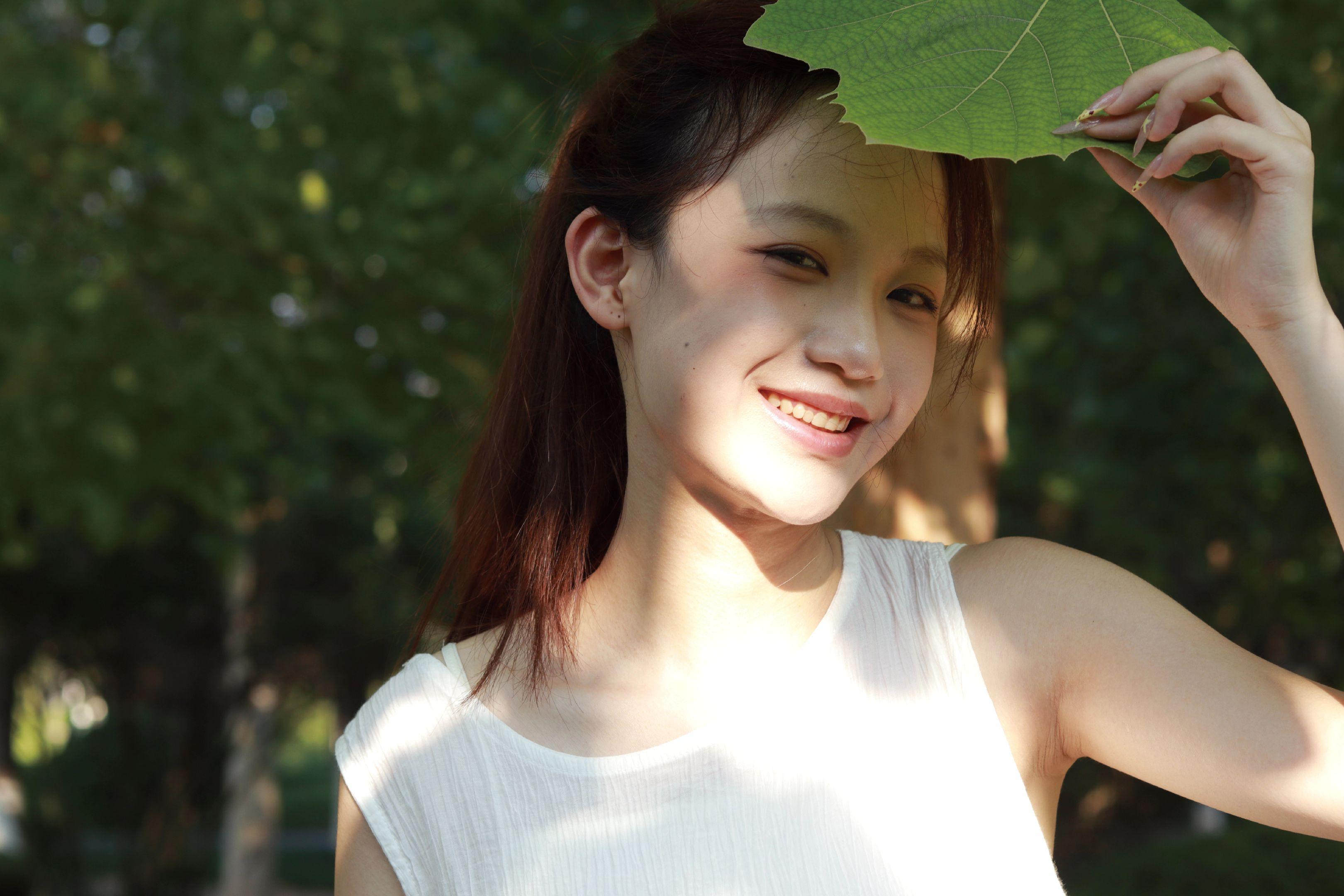 你的眼神总有些落寞。少女写真 光影