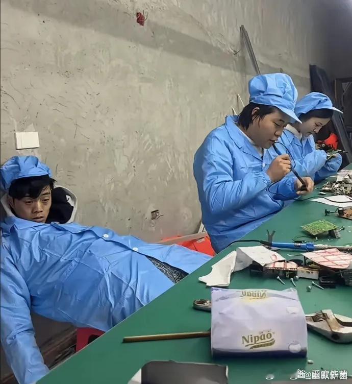 工厂夜班令人毛骨悚然。  