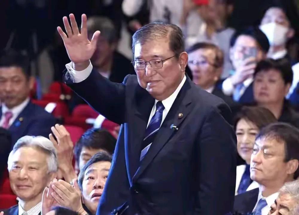 石破茂将出任日本首相，石破茂是一个十足的右翼反华份子，前段时间，他亲自组团串访台
