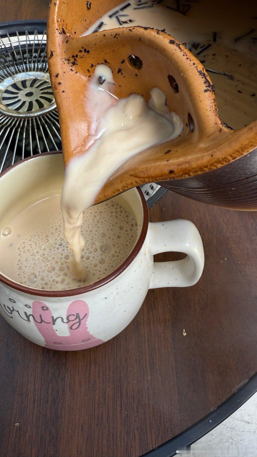 守着阳光，煮一壶沱茶。小猫比谁都了解太阳。我和某人的日常 ​​​