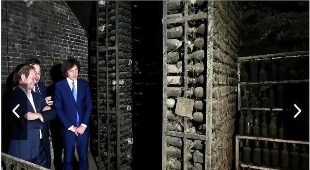 格鲁吉亚政府，最近干了件大事。他们把斯大林藏在第比利斯的一个秘密酒窖给打开了。铁