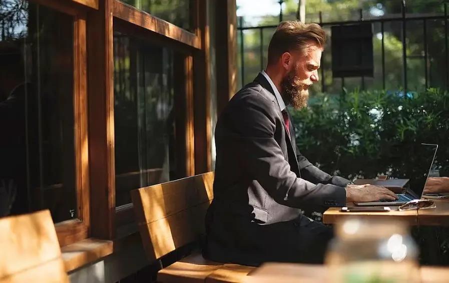 国际能源署（IEA）已向各国政府提出建议，在国际层面转向远程学习和工作，相关报告