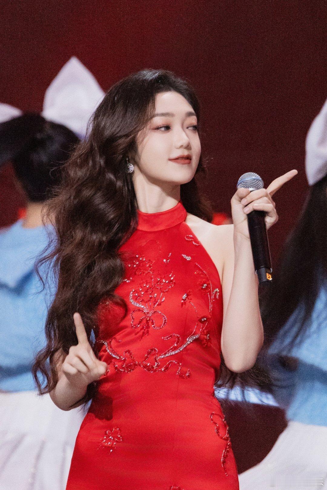 #转发接龙开新年##硬糖少女303##希林娜依高# 今日份糖妹新鲜物料希林娜依高