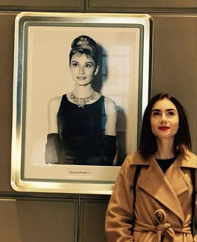 莉莉·柯林斯将出演并监制关于经典电影《蒂凡尼的早餐》幕后故事的新片。该片改编自萨