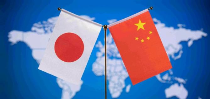 这次轮到邻居日本坐不住了，一边跳脚抗议，一边急着找咱们谈判，可咱们的回复只有两个