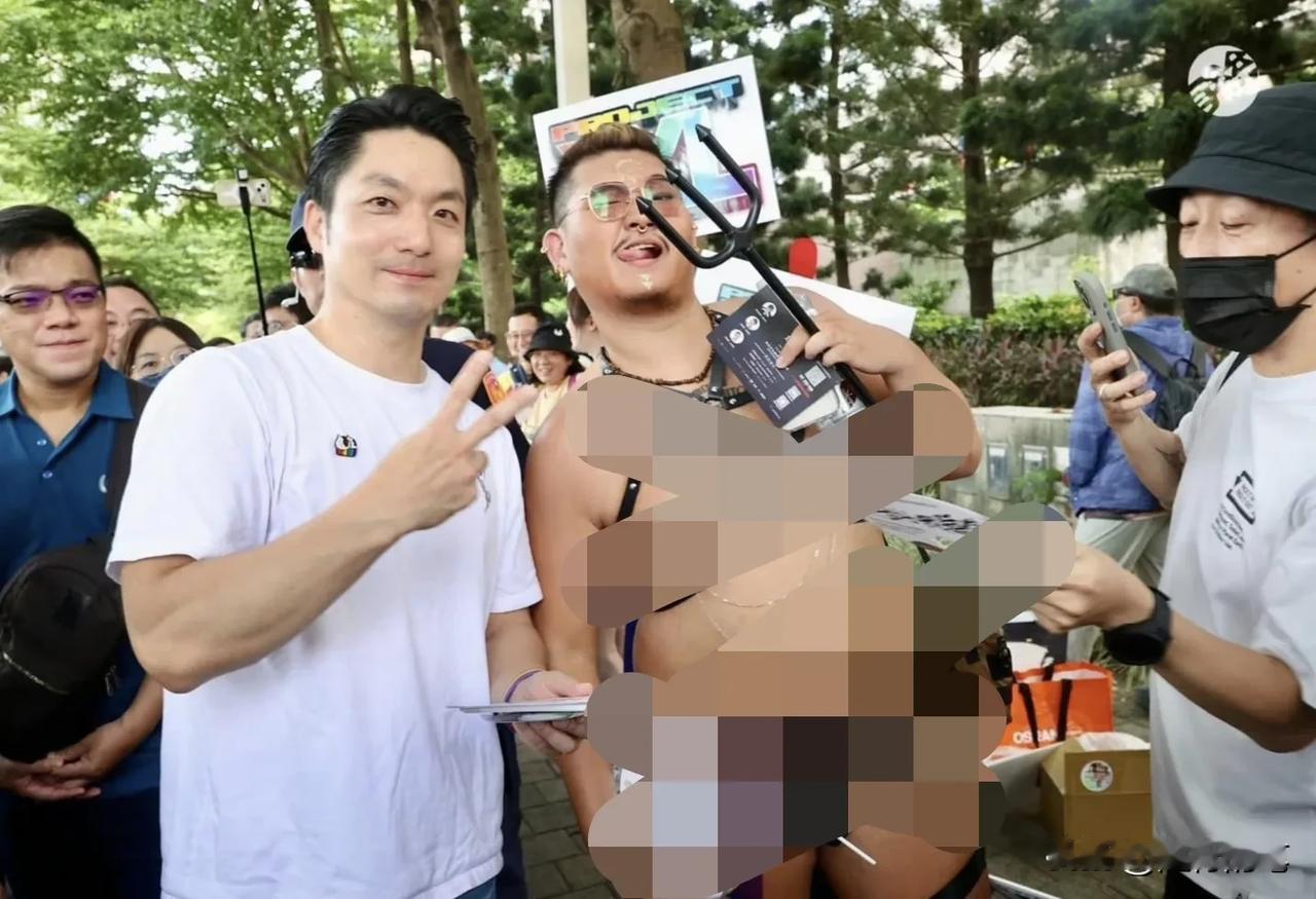 蒋万安挺勤快啊，一点没闲着，万圣节快到了，这两天不是参加什么“同志”活动，就是来