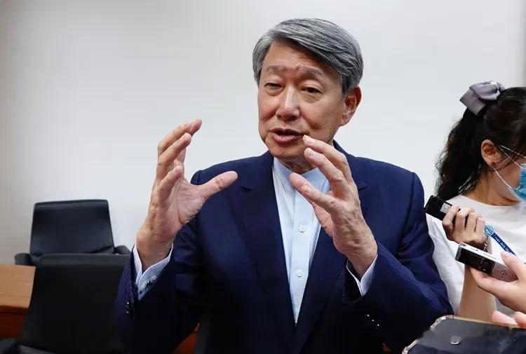 台股崩跌1807点   创史上最大跌幅

台股面临全球股灾冲击，周一（5日）收盘