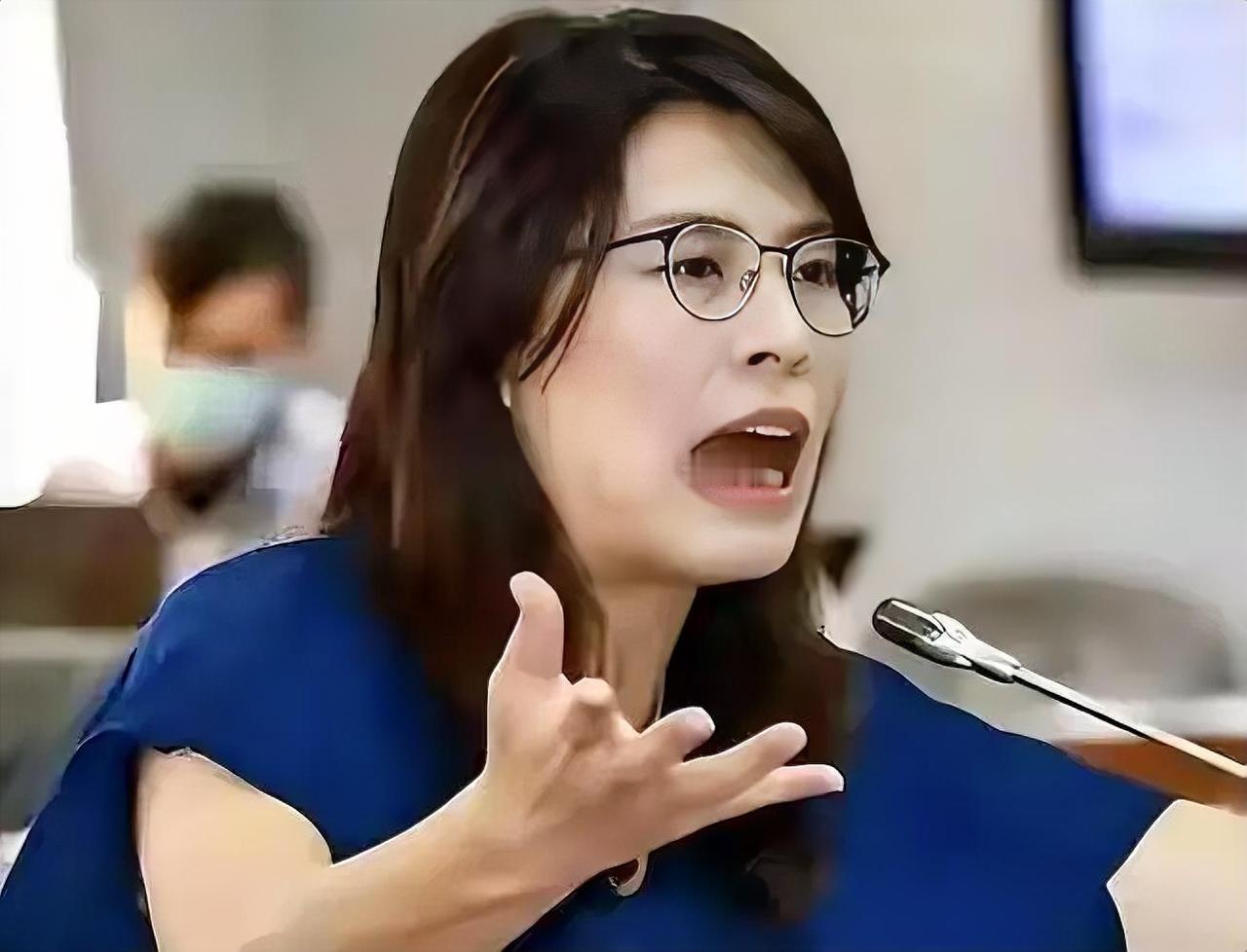 郑丽文重拳击碎赖清德迷梦 台专家疾呼：绝不能开第一枪
 
郑丽文一记重拳，狠狠砸