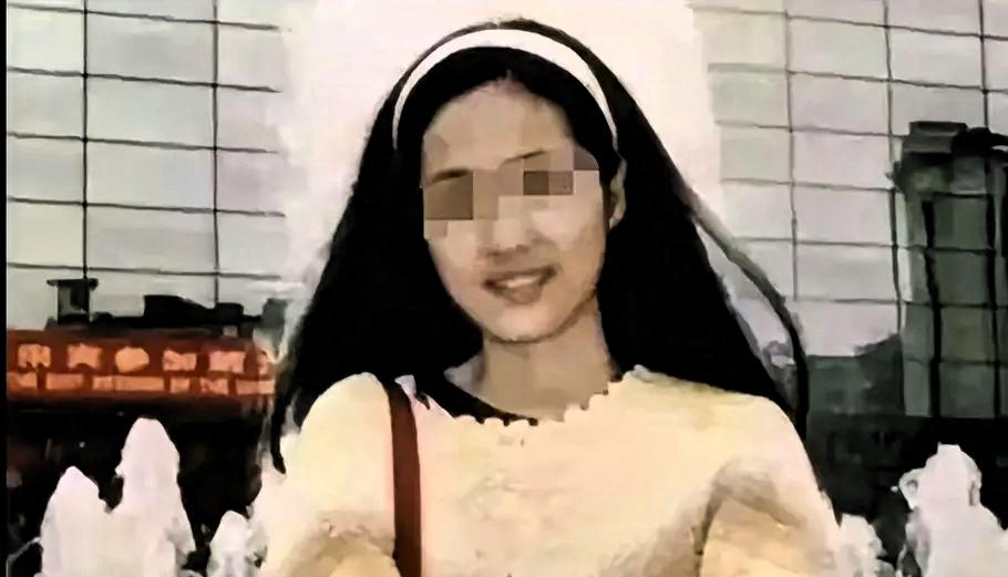 为了爱情搭上性命到底值不值？
 
多年前的一起真实事件，女孩左雪梅自幼被收养，年