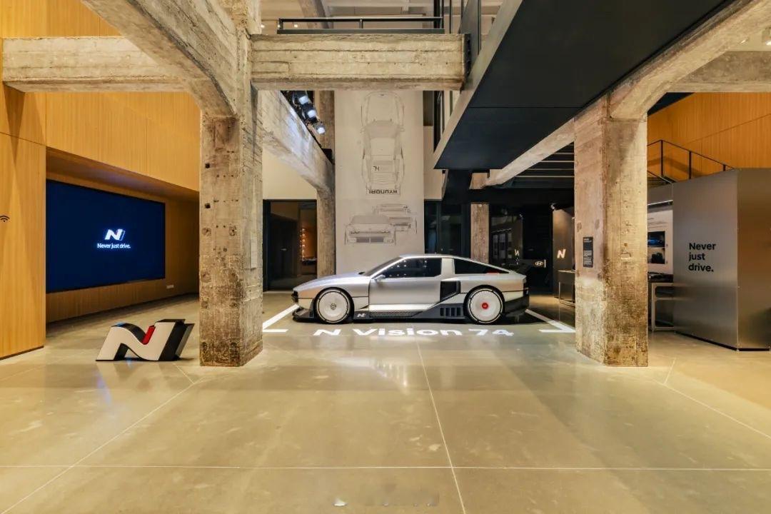 新闻，不是N Vision 74概念车在展（到9月10日）。而是。。。798有个