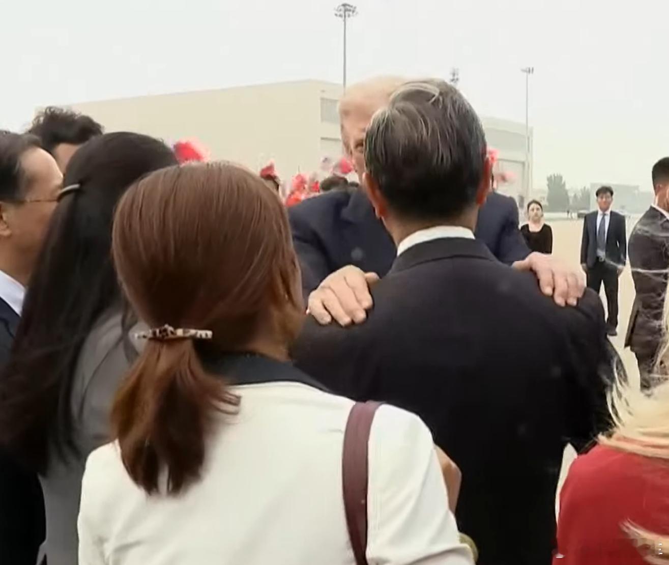 哈哈 来 拍个肩  两个都要 