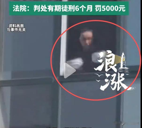 深圳，男子嘴巴馋吃了一堆排骨，又懒得下楼扔，为人比较自私，直接从17楼丢下去，正