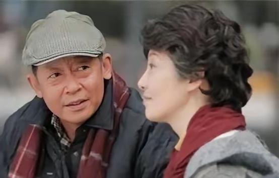 徐帆与王志文一段三年的师生恋，传说王志文把徐帆赶出家门。
        198