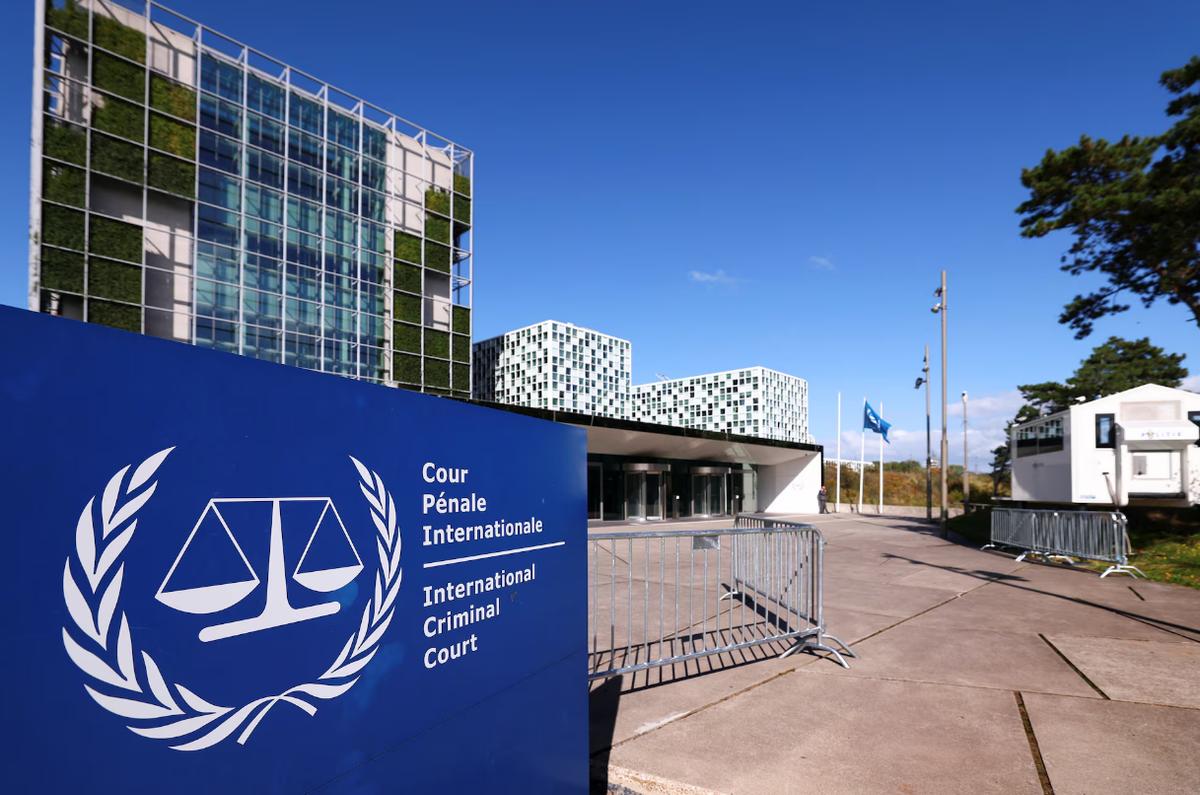 美国制裁国际刑事法院官员的背后，暴露出一种赤裸裸的双重标准逻辑——“只准我查你，