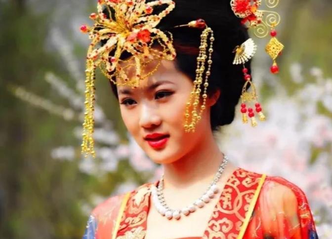 609年，杨广巡视张掖，带上了自己的姐姐杨丽华，看着曾经的大美人明显苍老，杨广感