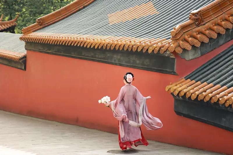 上联：淡看人生三千事，求下联笑迎尘世万般缘
