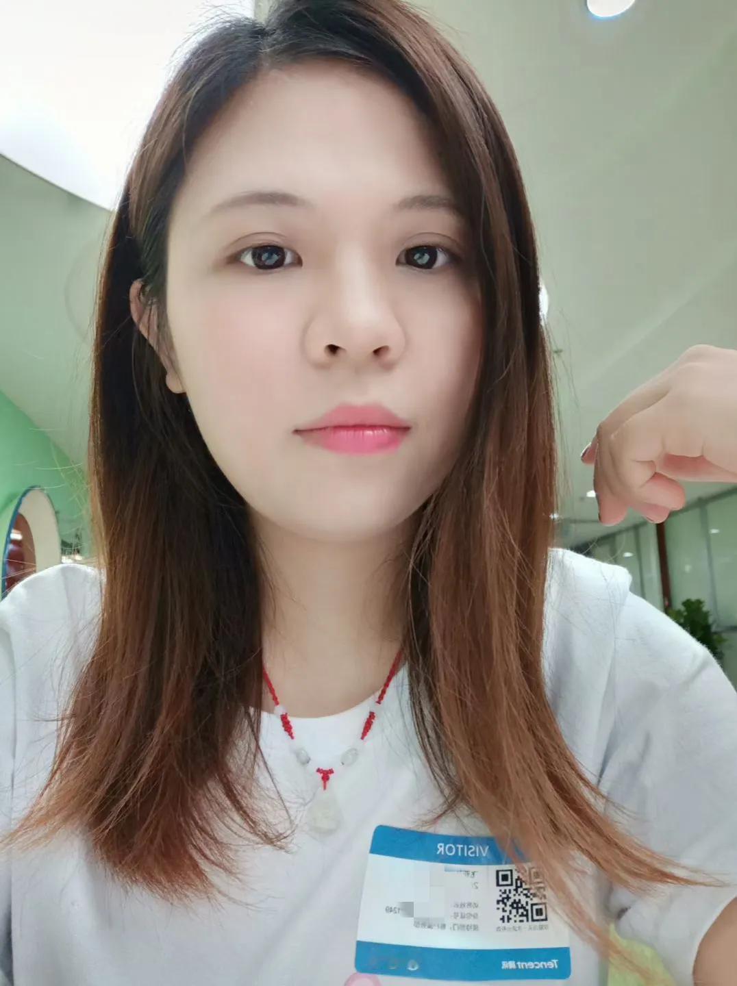 来深圳很多年了，真的从来没有见过比自己美丽的女孩子，更没有见过比自己身材好的女人