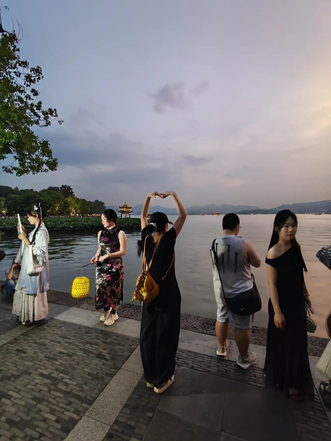 我的今日状态：😁轻松愉快
我这里的天气：🌤️多云

今天要去医院体检了，感谢