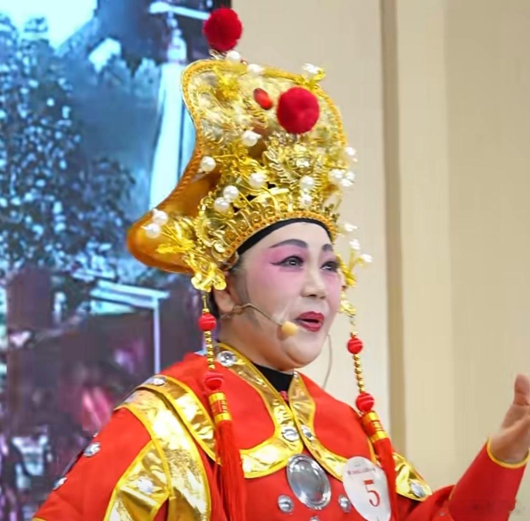 除夕未至，长兴村晚热潮已上线！文艺爱好者们从灶台抽身，把日常烟火编成节目，用最接