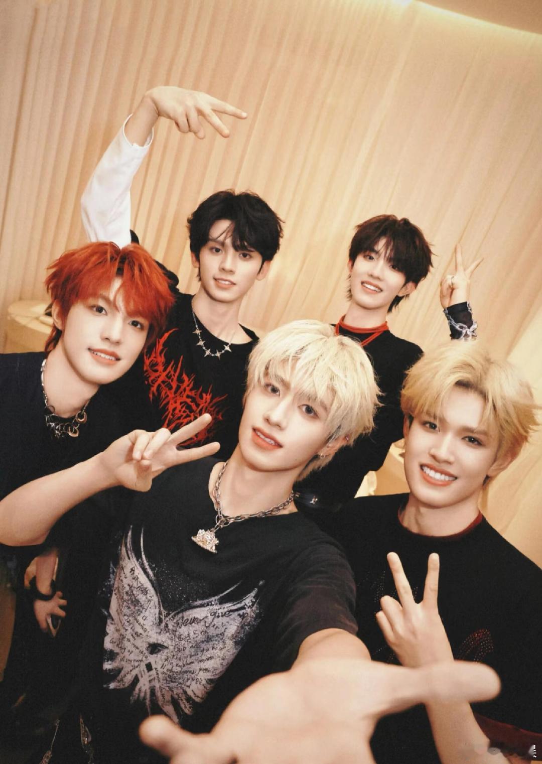 登陆少年主机位 登陆少年演唱会主机位 救命！主机位销量破万太燃了！登陆少年澳门演