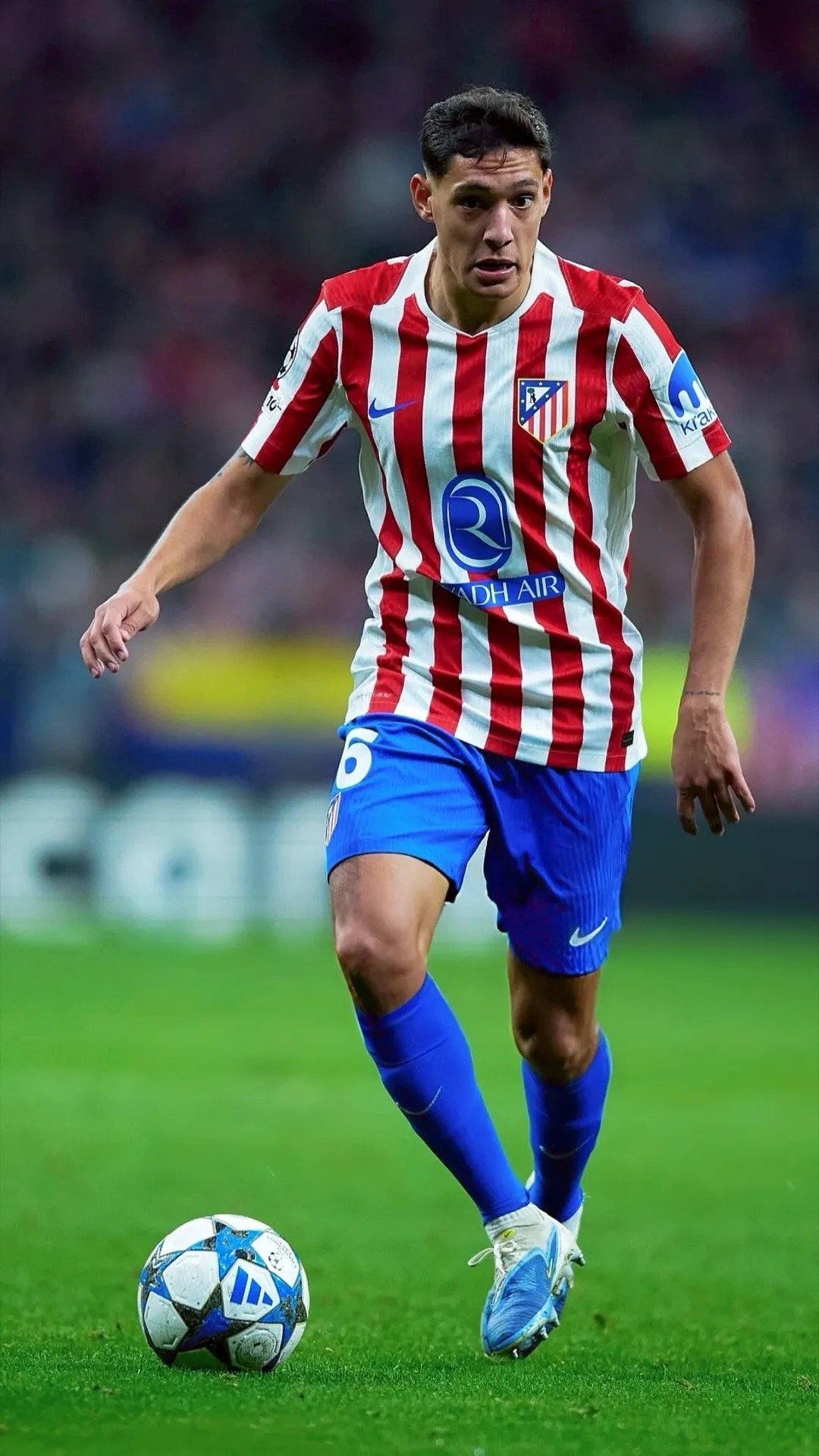 想找一张莫利纳的实时比赛图好难呀[允悲]自己没发球队也不发，昨晚他可是首发。马竞