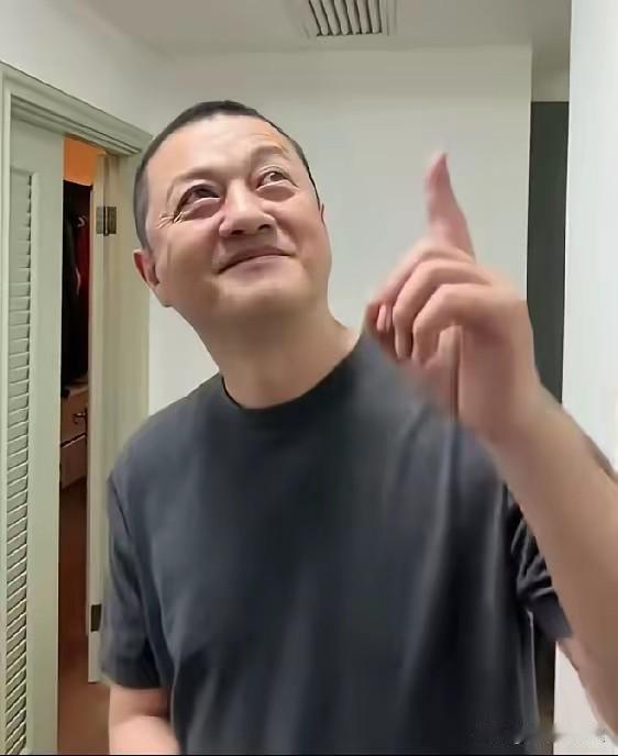 李亚鹏的嫣然基金在香港筹得400万，这笔钱正好帮助了400个孩子。

李亚鹏说这