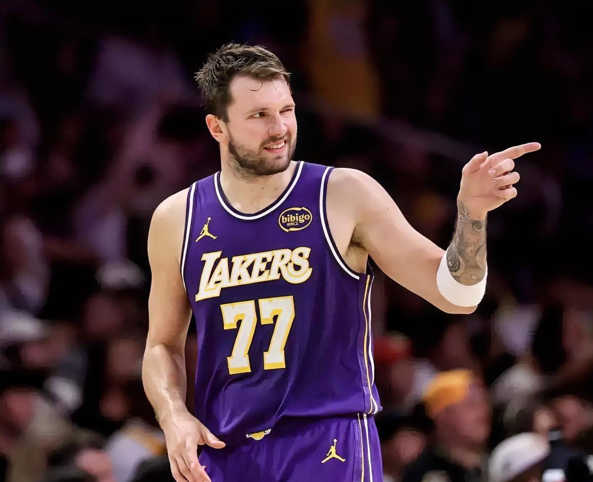 截止目前！！！东契奇本赛季代表湖人已经打了62场常规赛！！！
场均上场：35.9