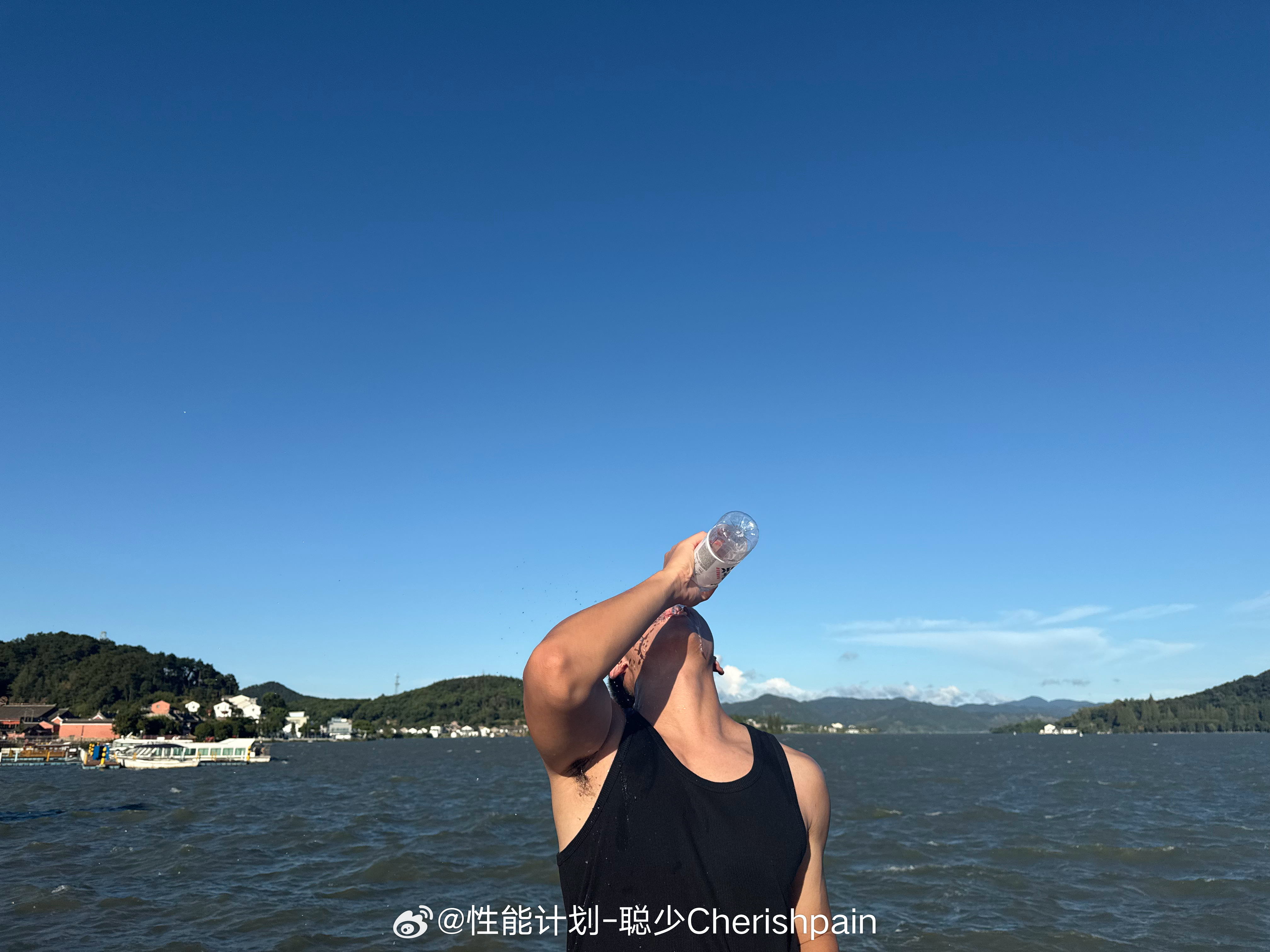 今晚20:00上线一期视频，大家吃完饭有空来互动互动，21:00我们开红包🧧 