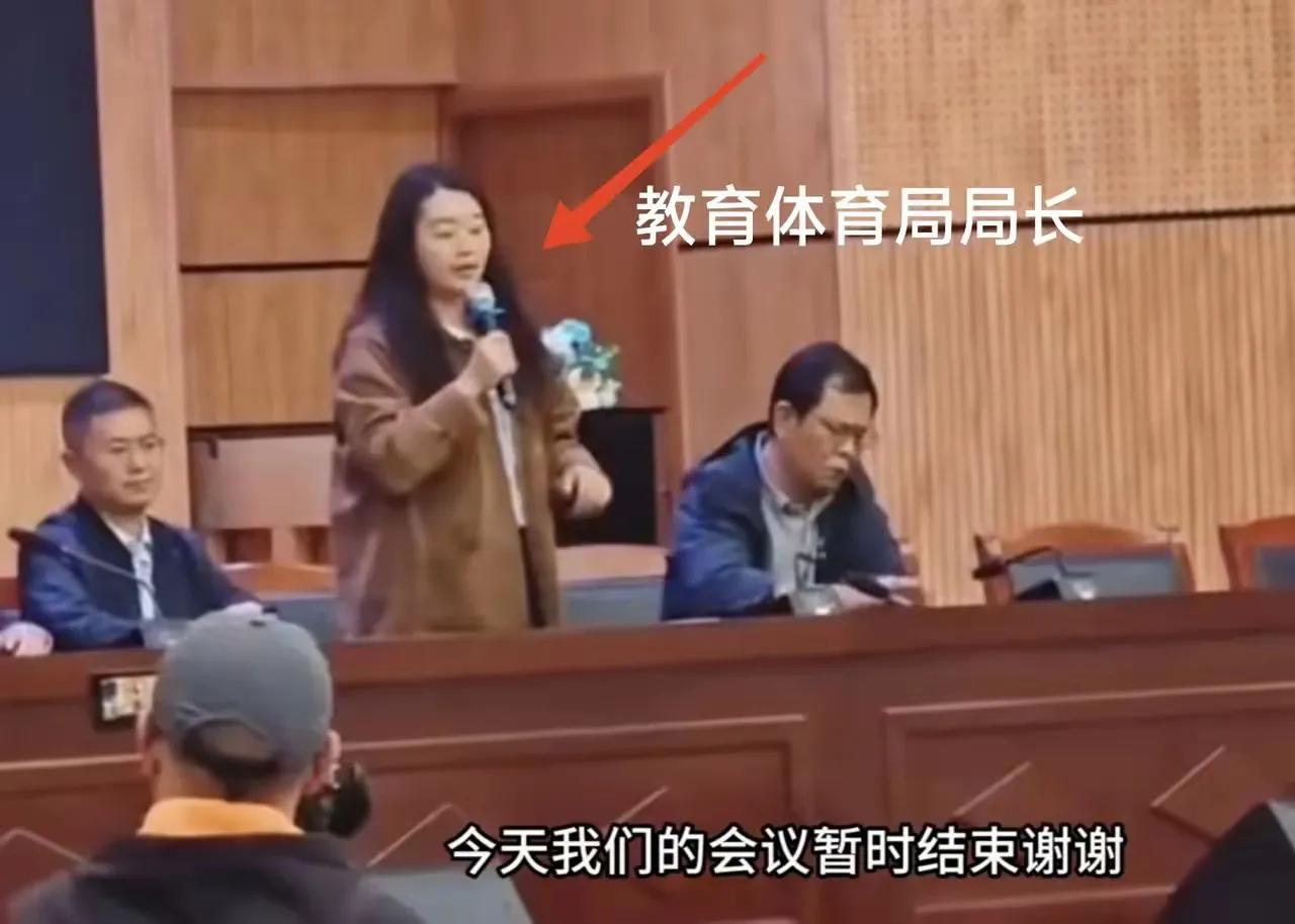 通报称她因学校臭肉事件被停职，一直以为她的是学校领导，没想到她是昆明市官渡区教育