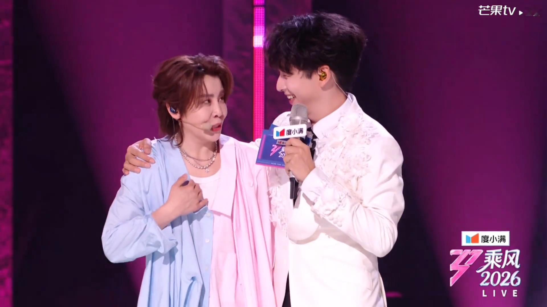 只有王濛敢抱齐思钧王濛一个人抱齐思钧王濛姐姐也太好了！！！ 李小冉团赢了庄法团