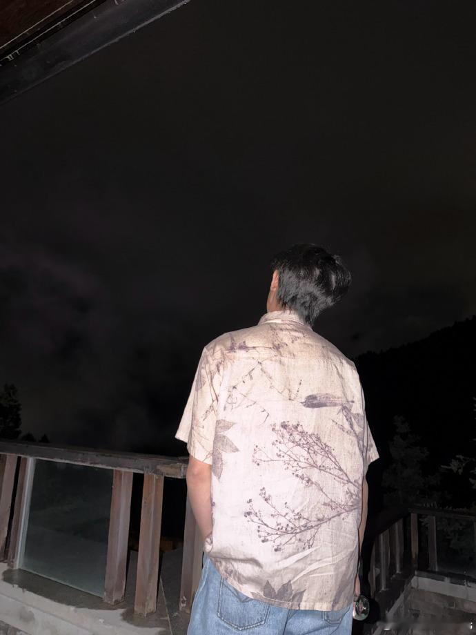 粉丝想要夏之光必须做到夏之光粉丝在线P图能明显感觉到夏之光是个踏实又靠谱的人，对