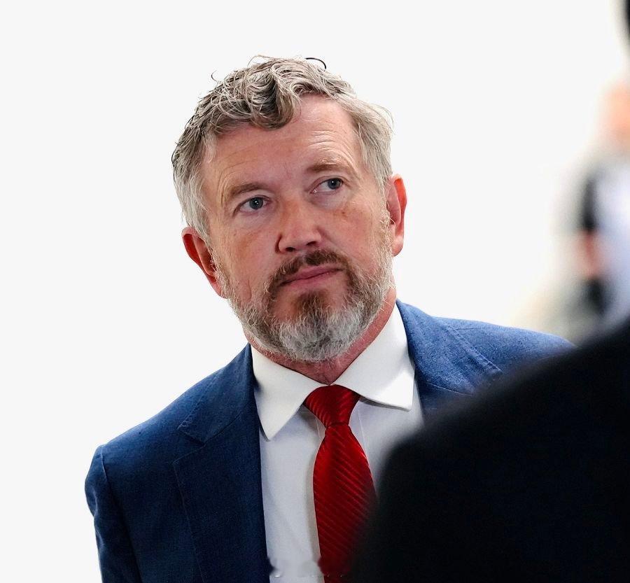 众议员托马斯·马西试图阻止特朗普以以色列的名义将美国拖入与伊朗的战争。众议员托马