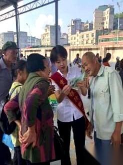 深夜十一点，手机一亮，养老钱没了四万多。
人还在重庆家里躺着，钱却在千里之外的广