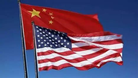 说真的，现在看懂美国这套组合拳的人越来越少了，大家都被表面的乱象带偏了节奏。
回