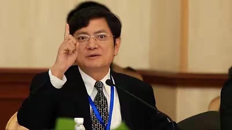 近期，国内航司集中取消1592架次赴日航班的消息引发全网热议。这件事意外曝出诸多