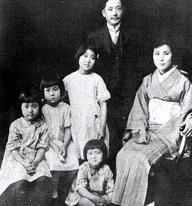 1948年，1名50多岁的日本女子，领着5个孩子，去郭沫若家敲门。郭沫若妻子于立