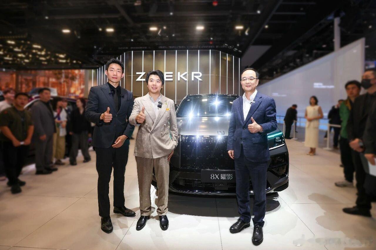 吉利控股集团CEO安聪慧，携手全球品牌形象大使、国际钢琴大师郎朗亲临展台，深度品