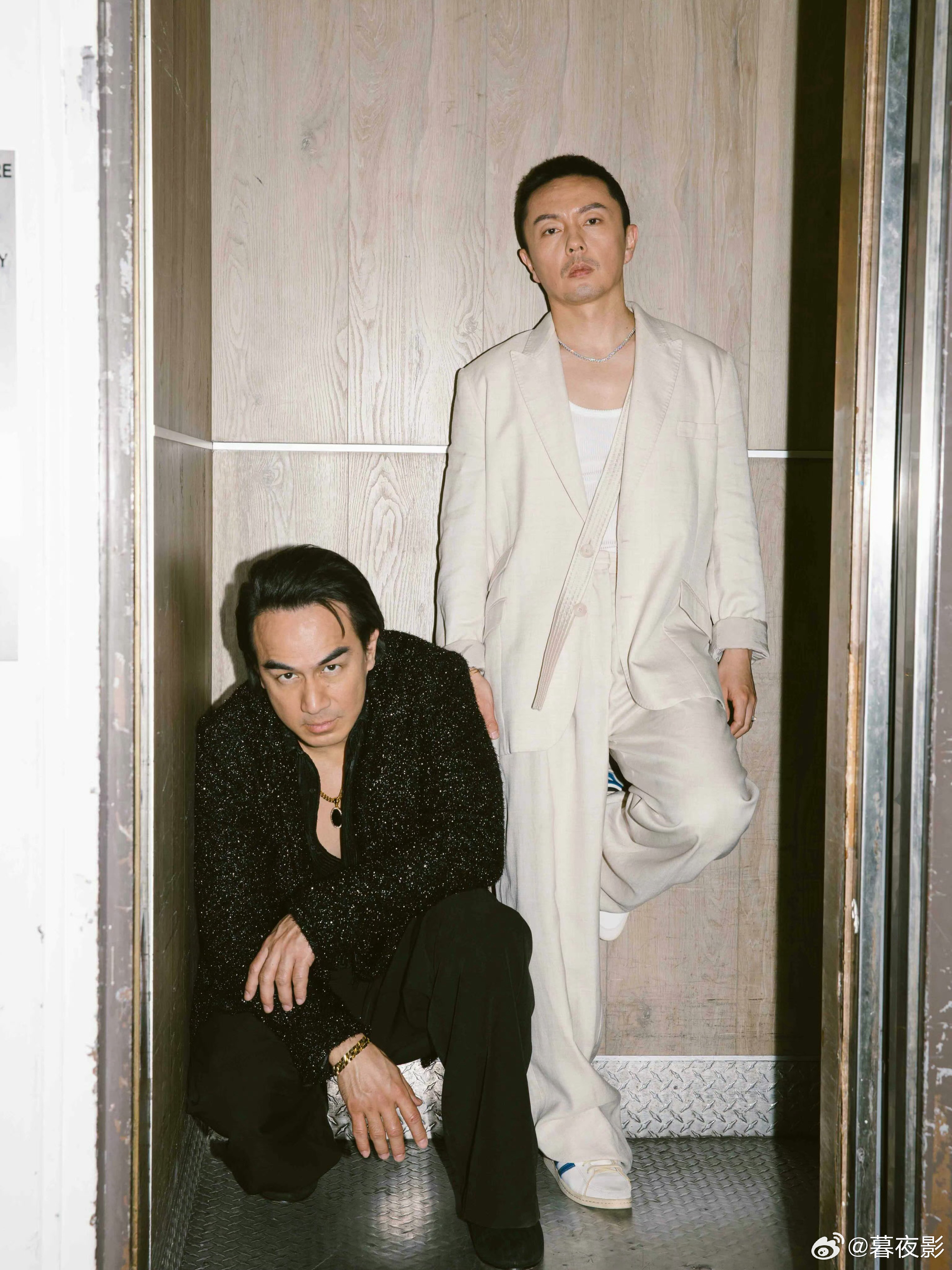 口碑逆天全亚裔动作新片《火遮眼》发布两大男主谢苗和林科灯新写真！！ 