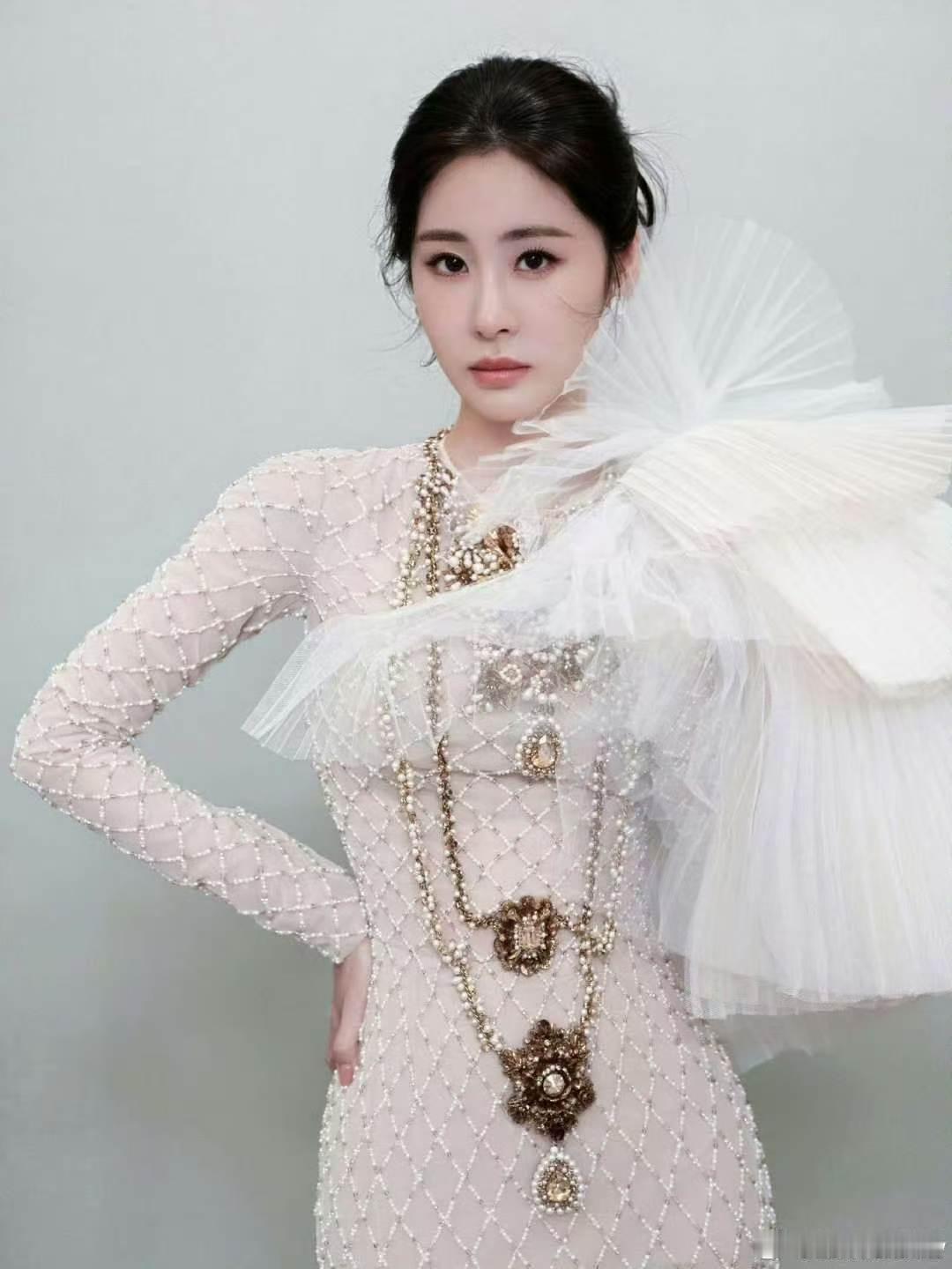 真心有点心疼张碧晨了歌手2026认认真真做音乐的张碧晨太难得，合作《梦底》时深挖
