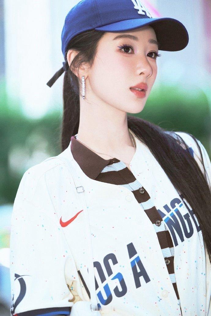 杨紫玉兰花开君再来 💜杨紫董竹君 如果你的前半生没有我，那么就让我陪你走完后半