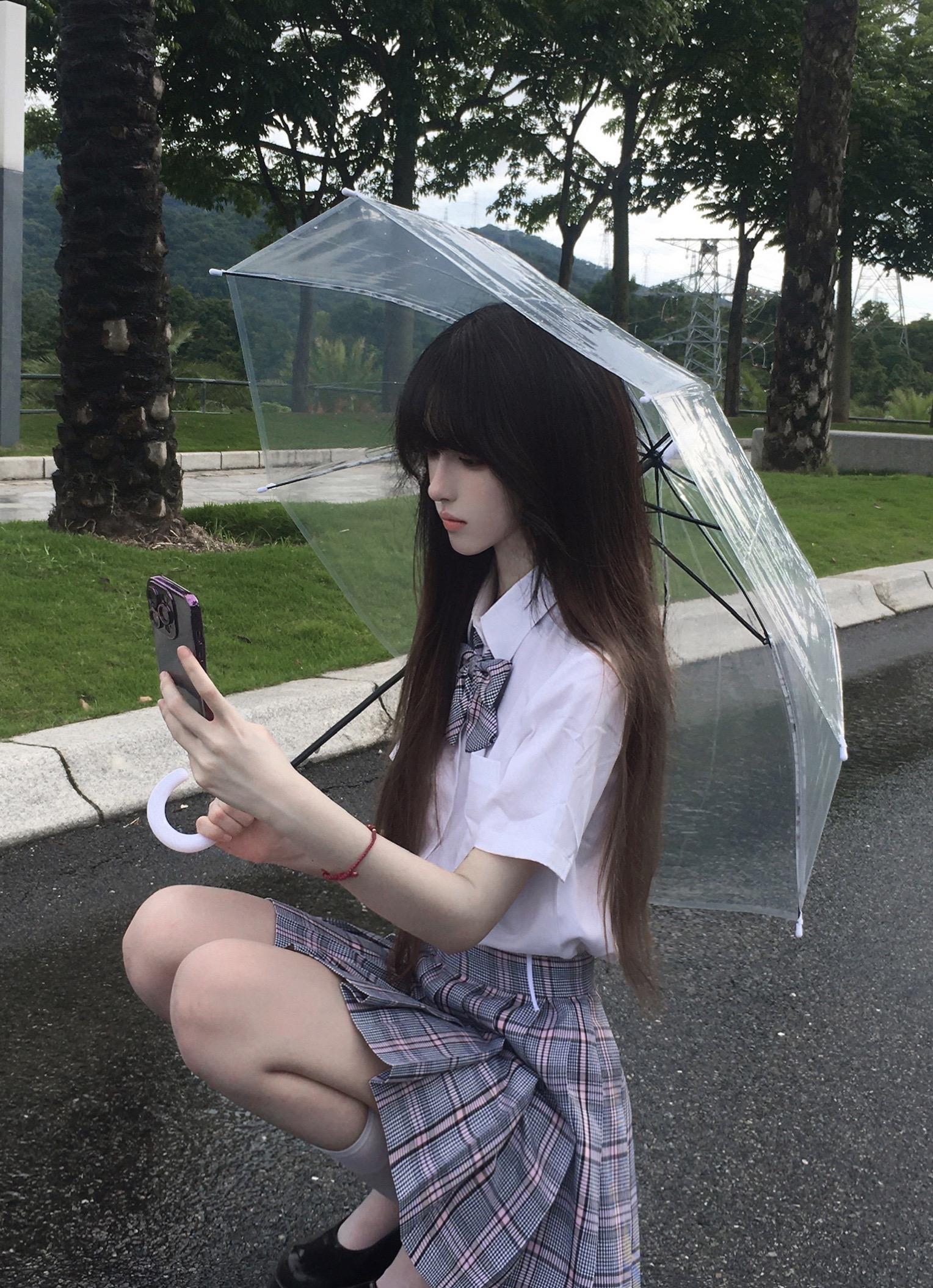 灰色雨季。