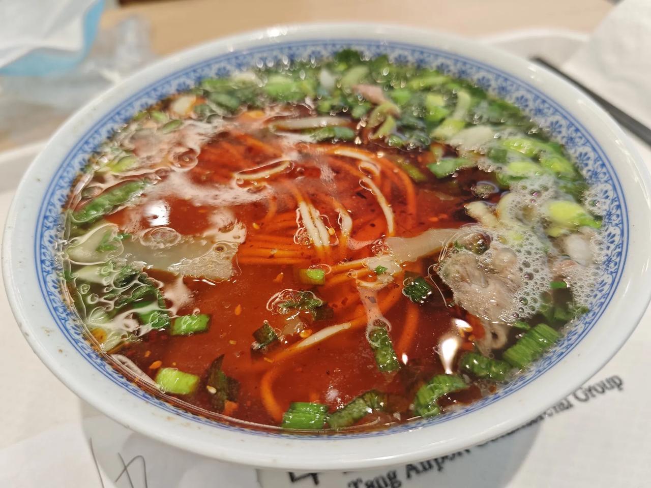 几年前的冬天我去敦煌送无人区队员进罗布泊，应该是旅行淡季吧，直达敦煌的航班很少，
