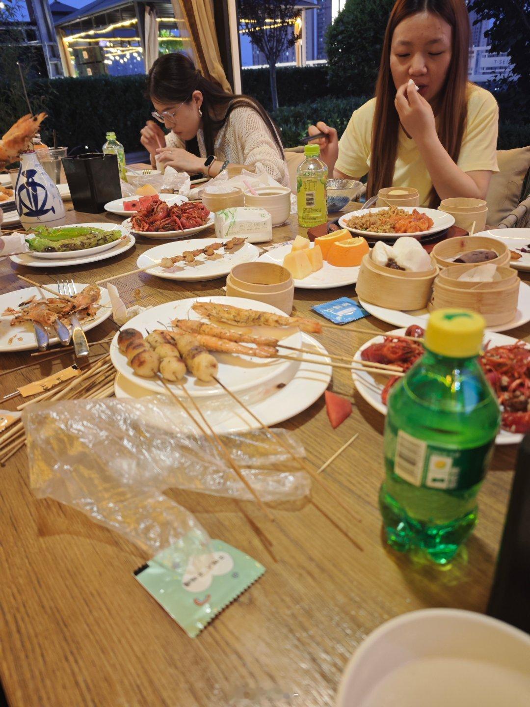 很少见到如此难吃的饭，连半成品都能难吃，他们应该自杀谢罪 
