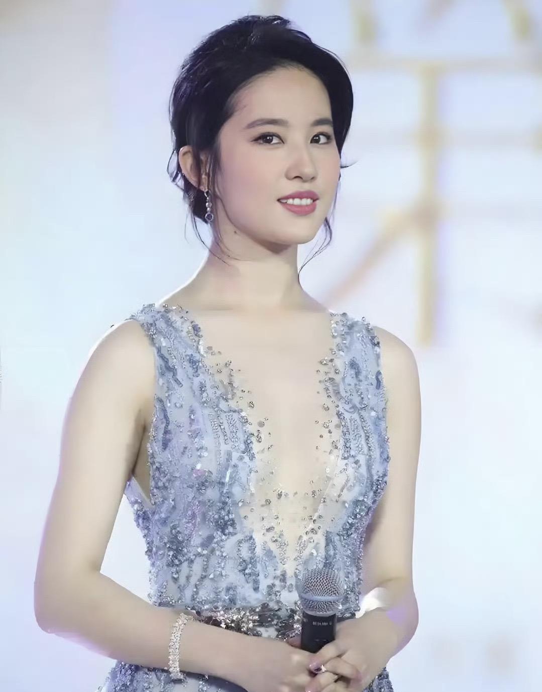 刘亦菲。