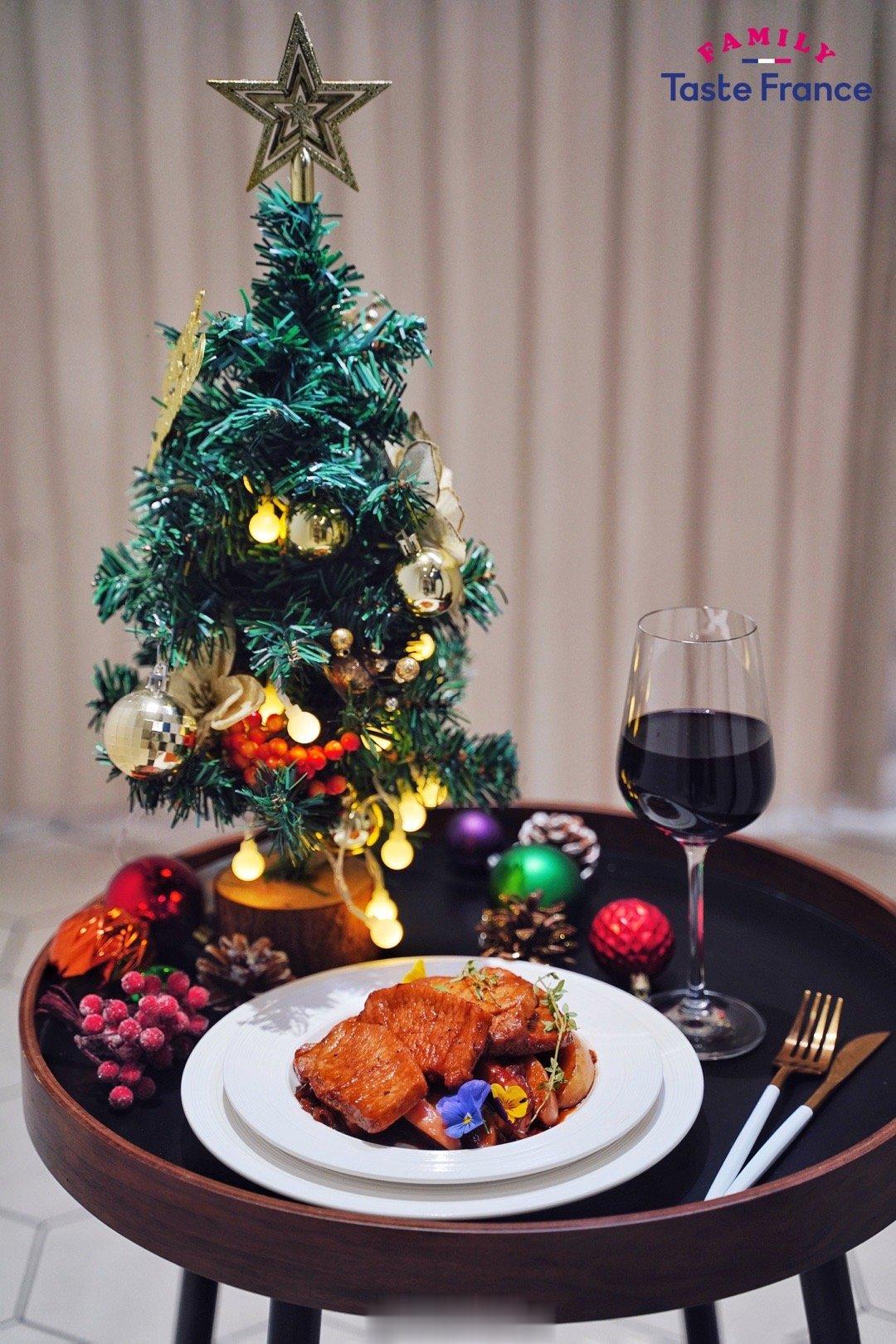 感恩节过后，便是圣诞了，你还在纠结圣诞大餐怎么搭配吗🎄？今天就分享一款好吃简单